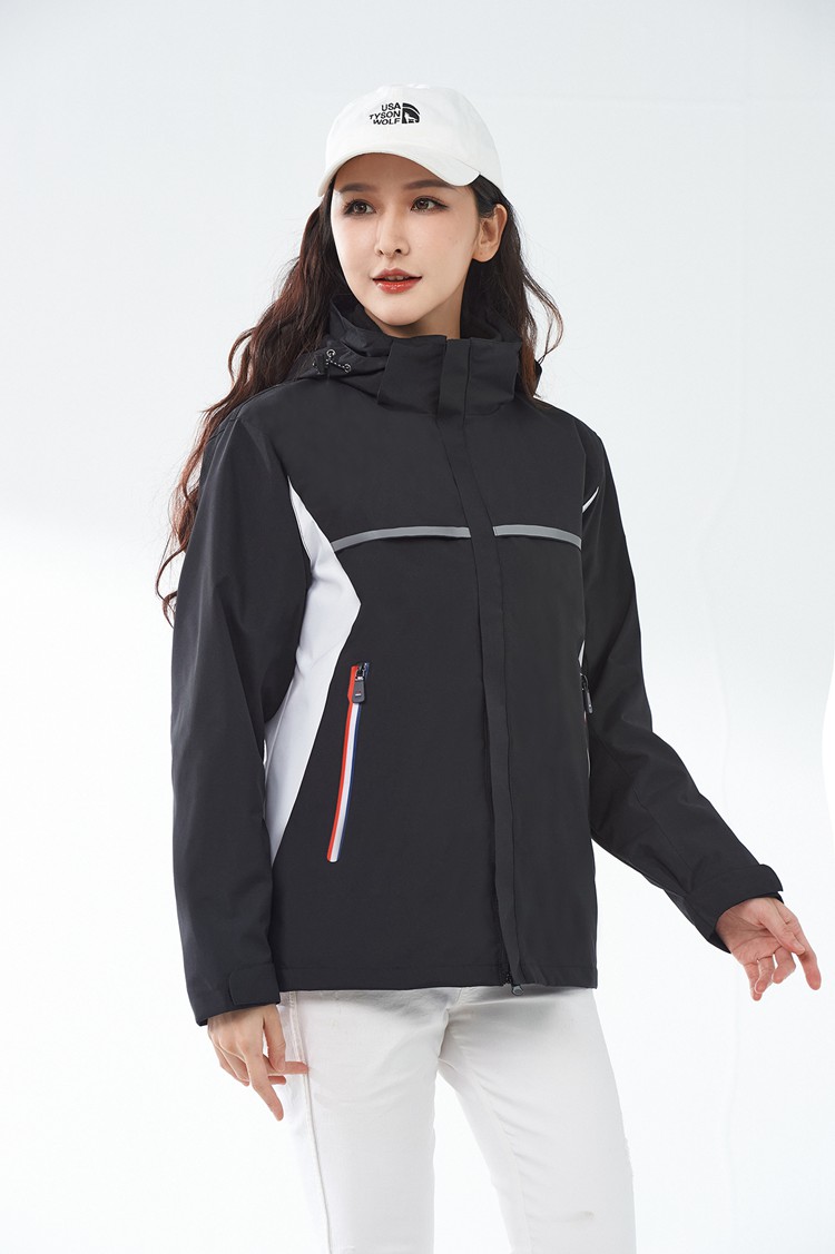 女款同款沖鋒衣模特展示 女款同款沖鋒衣模特展示