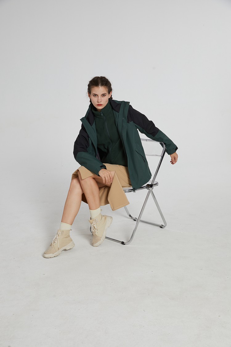 時尚沖鋒衣模特上身效果圖