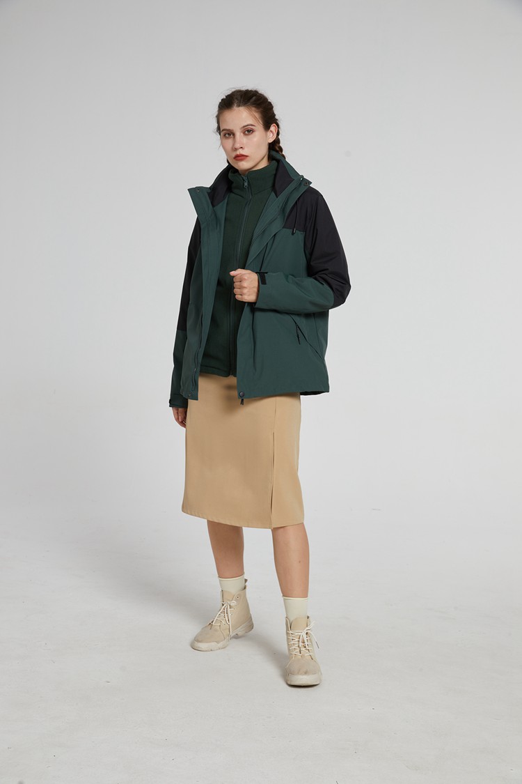 時尚沖鋒衣模特上身效果圖