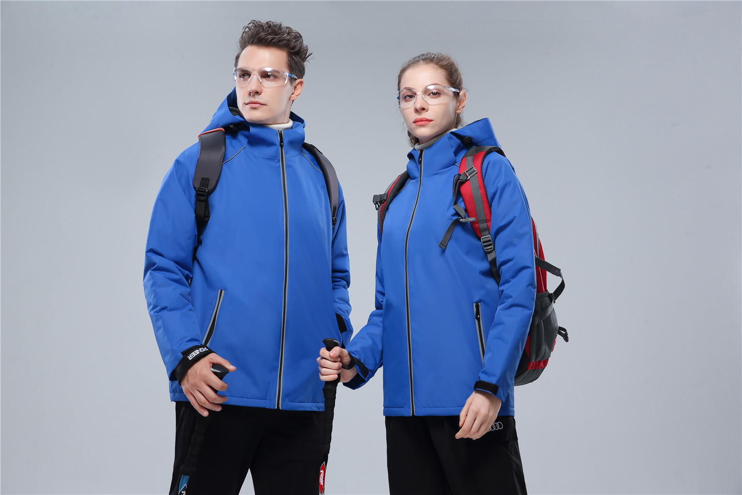 壓條反光一體沖鋒衣模特上身展示效果圖 壓條反光一體沖鋒衣模特上身展示效果圖