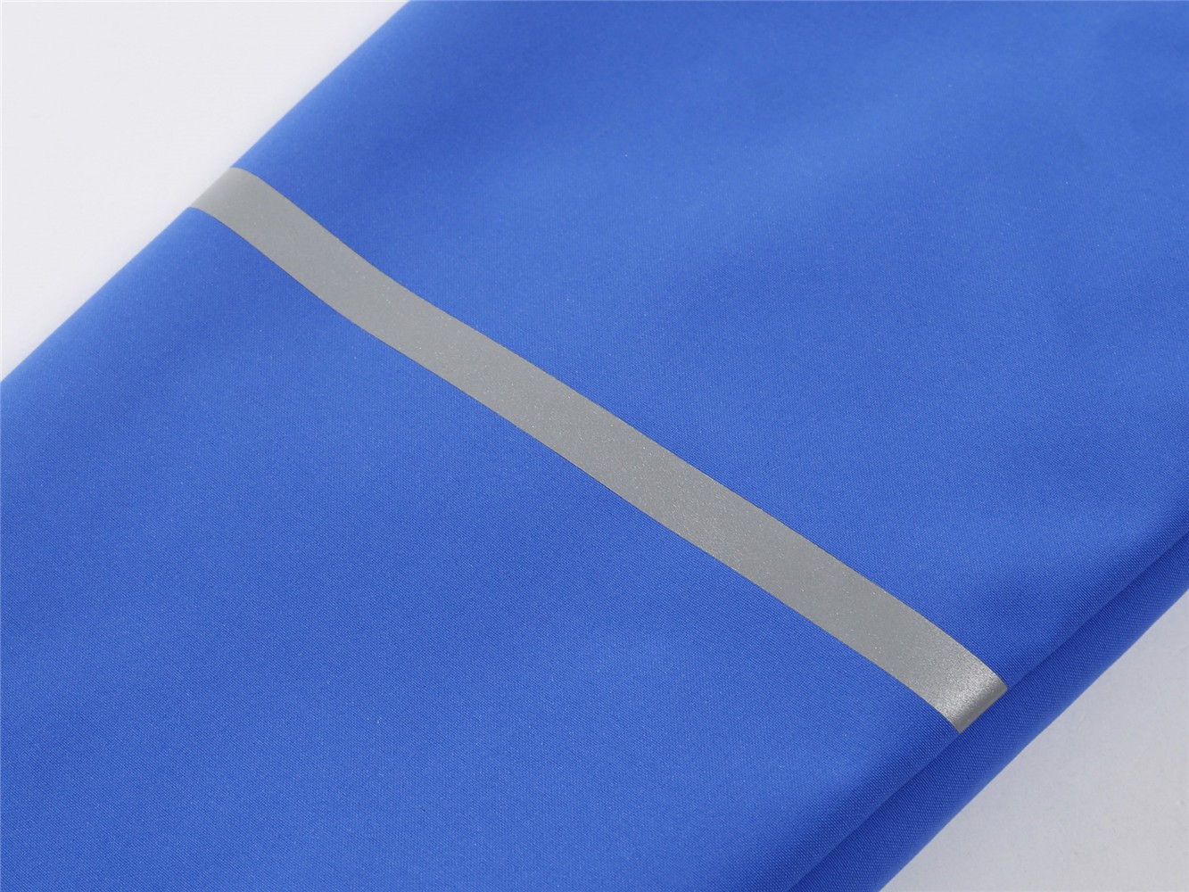 運(yùn)動(dòng)休閑沖鋒衣模特上身展示圖